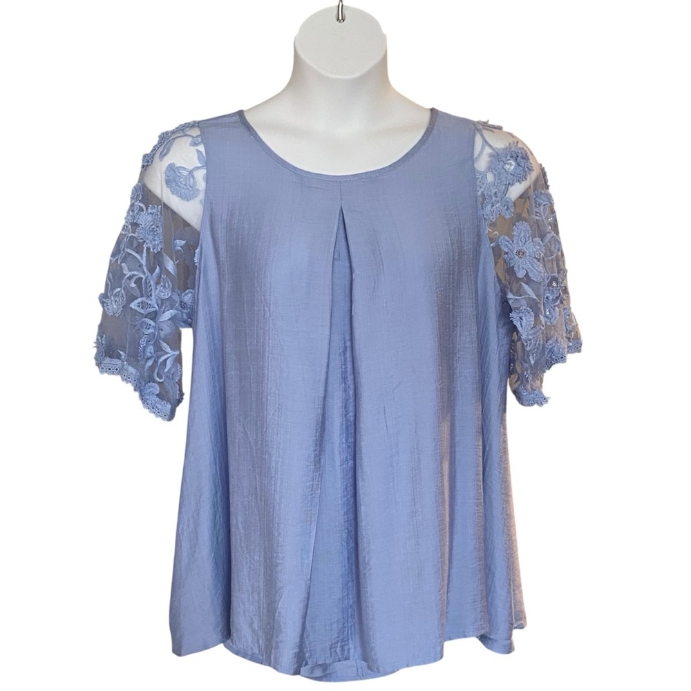 Umgee Boutique Style Baby Blue Floral Embroidered Blouse NWT Womens Size Large